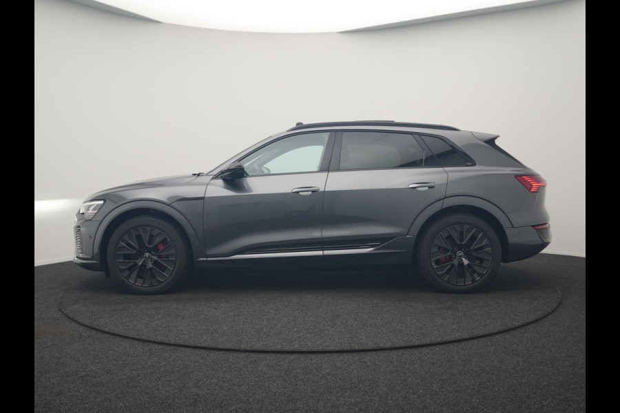 Audi Q8 e-tron 55 Quattro S Line 115 kWh 408pk Dealer O.H | Panodak | Luchtvering | Camera | Bang & Olufsen | Alcantara Sportstoelen Memory & Verwarmd | Sfeerverlichting | Cruise Control | DAB | Navigatie | Virtual | 21"L.M |