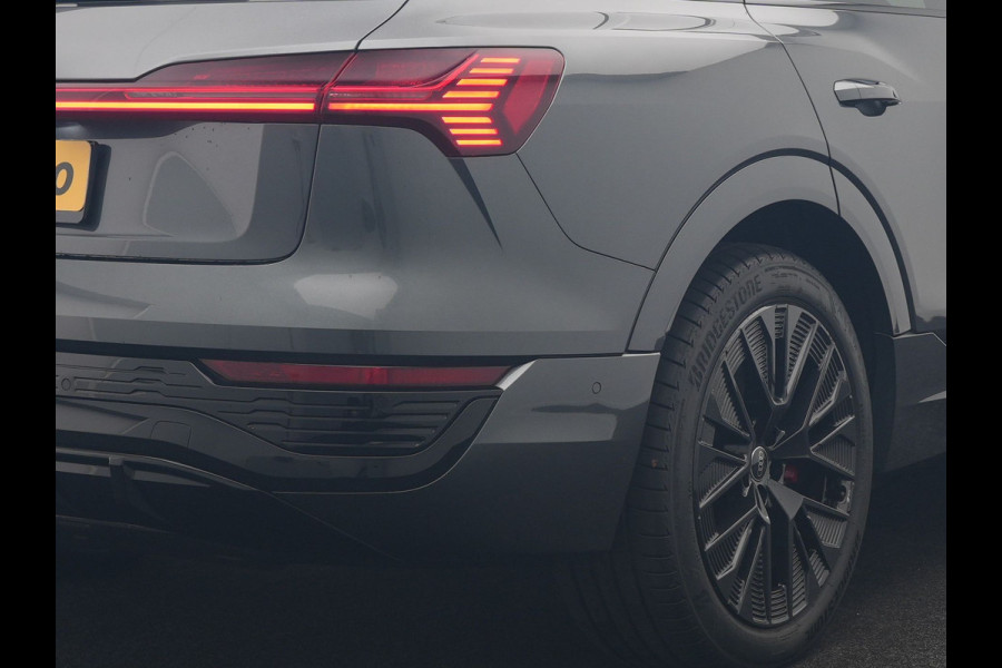 Audi Q8 e-tron 55 Quattro S Line 115 kWh 408pk Dealer O.H | Panodak | Luchtvering | Camera | Bang & Olufsen | Alcantara Sportstoelen Memory & Verwarmd | Sfeerverlichting | Cruise Control | DAB | Navigatie | Virtual | 21"L.M |
