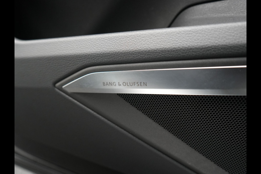 Audi Q8 e-tron 55 Quattro S Line 115 kWh 408pk Dealer O.H | Panodak | Luchtvering | Camera | Bang & Olufsen | Alcantara Sportstoelen Memory & Verwarmd | Sfeerverlichting | Cruise Control | DAB | Navigatie | Virtual | 21"L.M |