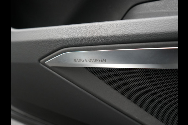 Audi Q8 e-tron 55 Quattro S Line 115 kWh 408pk Dealer O.H | Panodak | Luchtvering | Camera | Bang & Olufsen | Alcantara Sportstoelen Memory & Verwarmd | Sfeerverlichting | Cruise Control | DAB | Navigatie | Virtual | 21"L.M |