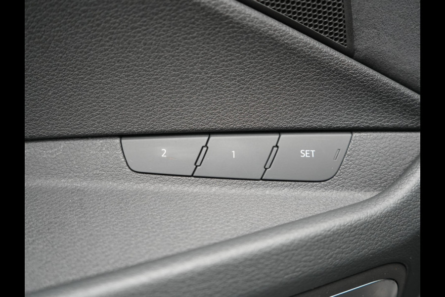 Audi Q8 e-tron 55 Quattro S Line 115 kWh 408pk Dealer O.H | Panodak | Luchtvering | Camera | Bang & Olufsen | Alcantara Sportstoelen Memory & Verwarmd | Sfeerverlichting | Cruise Control | DAB | Navigatie | Virtual | 21"L.M |
