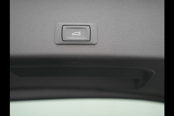 Audi Q8 e-tron 55 Quattro S Line 115 kWh 408pk Dealer O.H | Panodak | Luchtvering | Camera | Bang & Olufsen | Alcantara Sportstoelen Memory & Verwarmd | Sfeerverlichting | Cruise Control | DAB | Navigatie | Virtual | 21"L.M |
