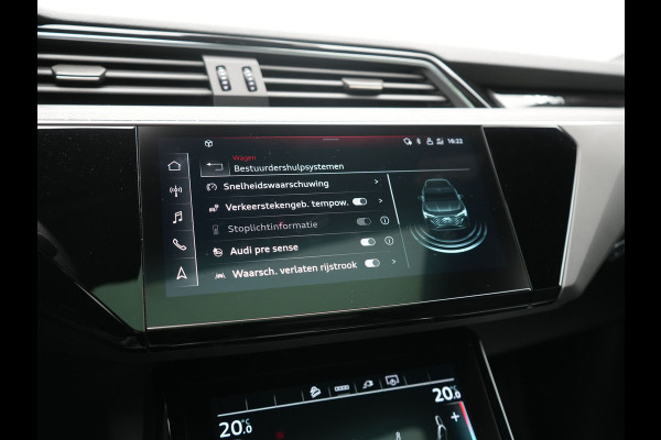 Audi Q8 e-tron 55 Quattro S Line 115 kWh 408pk Dealer O.H | Panodak | Luchtvering | Camera | Bang & Olufsen | Alcantara Sportstoelen Memory & Verwarmd | Sfeerverlichting | Cruise Control | DAB | Navigatie | Virtual | 21"L.M |