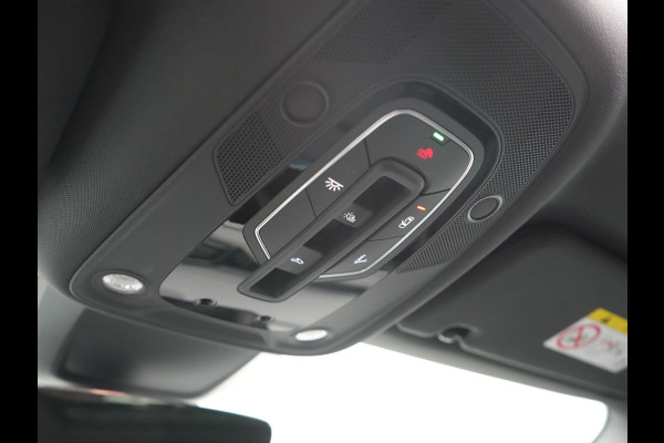 Audi Q8 e-tron 55 Quattro S Line 115 kWh 408pk Dealer O.H | Panodak | Luchtvering | Camera | Bang & Olufsen | Alcantara Sportstoelen Memory & Verwarmd | Sfeerverlichting | Cruise Control | DAB | Navigatie | Virtual | 21"L.M |