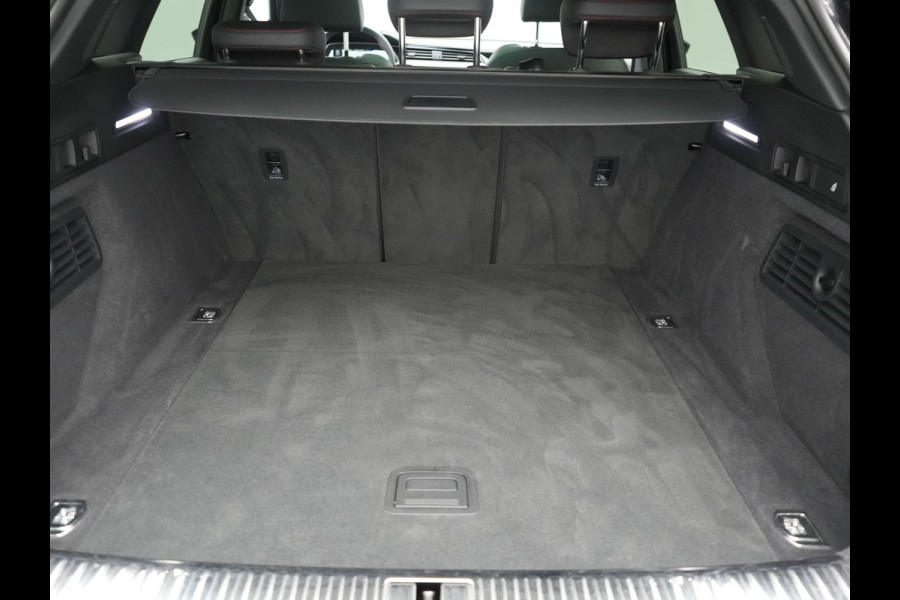 Audi Q8 e-tron 55 Quattro S Line 115 kWh 408pk Dealer O.H | Panodak | Luchtvering | Camera | Bang & Olufsen | Alcantara Sportstoelen Memory & Verwarmd | Sfeerverlichting | Cruise Control | DAB | Navigatie | Virtual | 21"L.M |