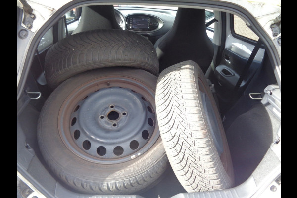 Toyota Aygo X 1.0 VVT-i MT Play