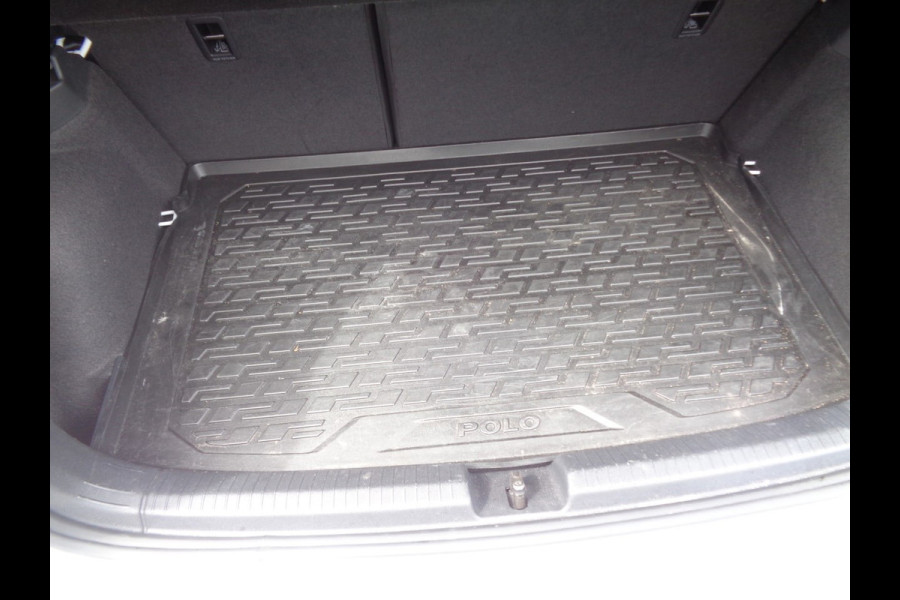 Volkswagen Polo 1.0 TSI Life Business