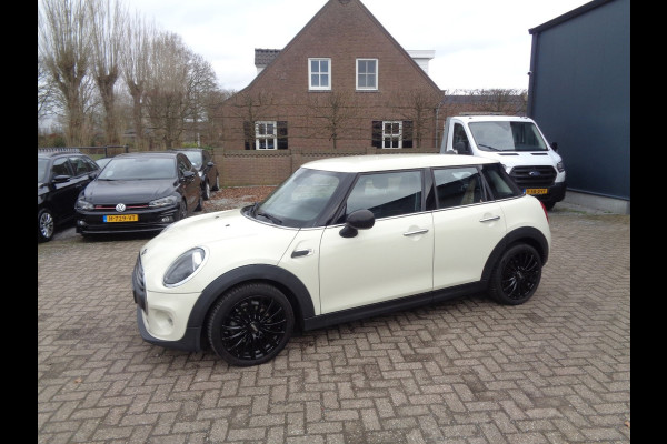 MINI 5-deurs 1.5 One First