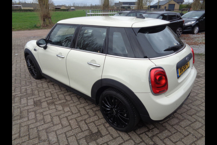 MINI 5-deurs 1.5 One First