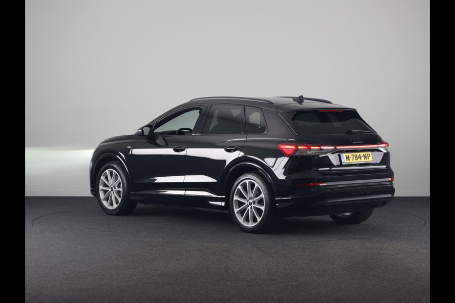 Audi Q4 e-tron 40 Launch edition S Competition 77 kWh 204 pk | SOH 97,14% | Warmtepomp | Navigatie | Parkeersensoren | Achteruitrijcamera | Stoelverwarming | Sonos Geluidssysteem | Head-up display | S-Line |