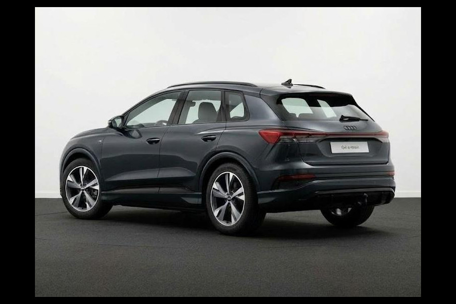 Audi Q4 e-tron S edition performance 82 kWh 286 pk | Techniekpakket plus | Trekhaak | Lichtpakket plus ambient light | Optiekpakket zwart |