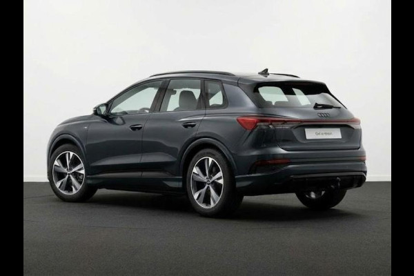 Audi Q4 e-tron S edition performance 82 kWh 286 pk | Techniekpakket plus | Trekhaak | Lichtpakket plus ambient light | Optiekpakket zwart |