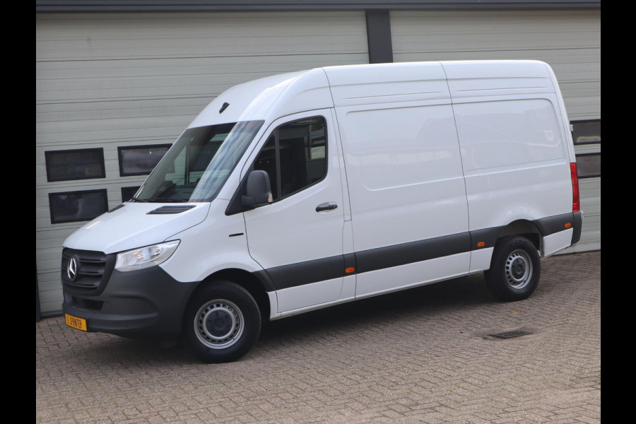 Mercedes-Benz eSprinter 320 81 kWh RWD L2H2 - Trekhaak - Winter pakket
