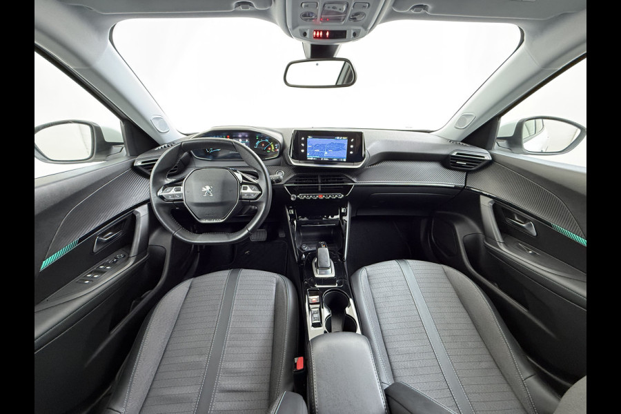 Peugeot e-2008 EV Allure Pack 50kWh Trekhaak 3D-Navi 360°Camera Apple Carplay Android Auto Ecc SOH 88% Regen-Lichtsensor Privacy Glas Led Isofix Bluetooth Cruise Control 1e Eigenaar Dealeronderhouden Origineel Nederlandse Auto