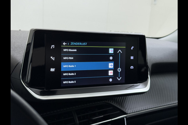 Peugeot e-2008 EV Allure Pack 50kWh Trekhaak 3D-Navi 360°Camera Apple Carplay Android Auto Ecc SOH 88% Regen-Lichtsensor Privacy Glas Led Isofix Bluetooth Cruise Control 1e Eigenaar Dealeronderhouden Origineel Nederlandse Auto