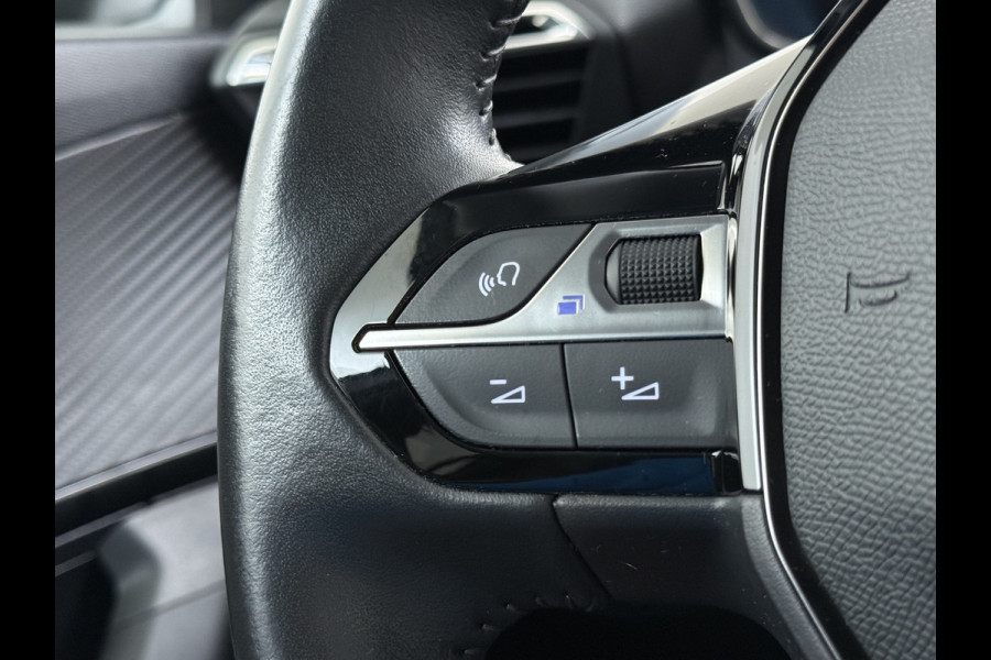 Peugeot e-2008 EV Allure Pack 50kWh Trekhaak 3D-Navi 360°Camera Apple Carplay Android Auto Ecc SOH 88% Regen-Lichtsensor Privacy Glas Led Isofix Bluetooth Cruise Control 1e Eigenaar Dealeronderhouden Origineel Nederlandse Auto