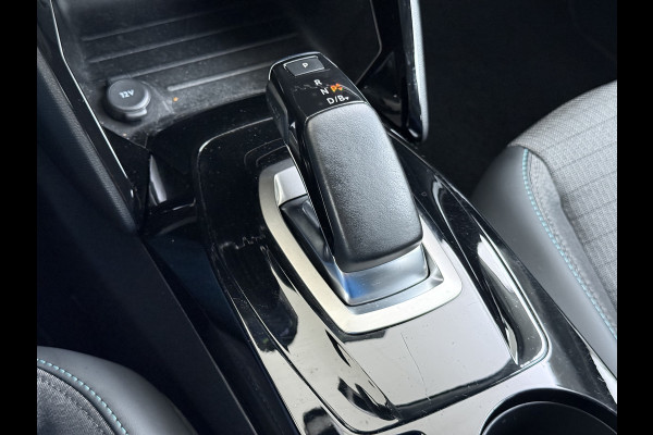 Peugeot e-2008 EV Allure Pack 50kWh Trekhaak 3D-Navi 360°Camera Apple Carplay Android Auto Ecc SOH 88% Regen-Lichtsensor Privacy Glas Led Isofix Bluetooth Cruise Control 1e Eigenaar Dealeronderhouden Origineel Nederlandse Auto