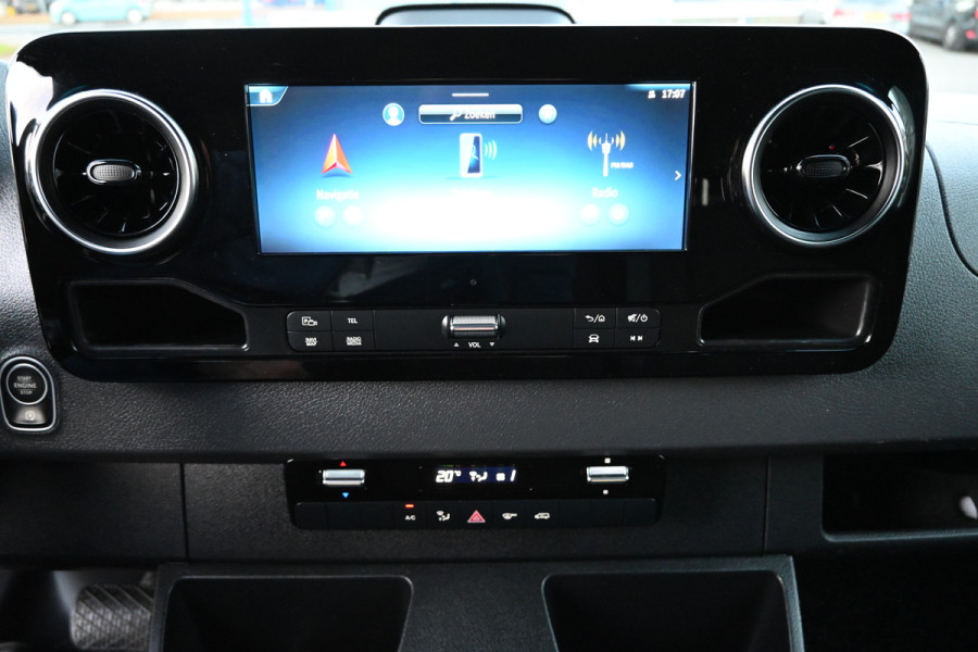 Mercedes-Benz Sprinter 317 CDI L2H2 Pro LED, Geveerde stoel, Navigatie met camera