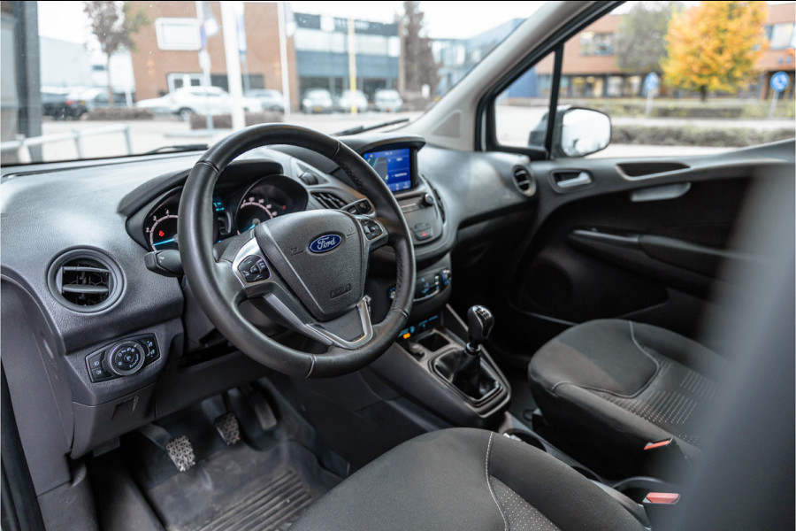 Ford Transit Courier 1.0 100 PK | Benzine | Navigatie | CarPlay | PDC | Stoelverwarming | Cruise control | MF Stuur | Airco | Nieuwe APK | Dealer onderhouden