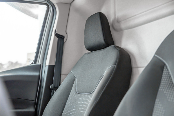 Ford Transit Courier 1.0 100 PK | Benzine | Navigatie | CarPlay | PDC | Stoelverwarming | Cruise control | MF Stuur | Airco | Nieuwe APK | Dealer onderhouden