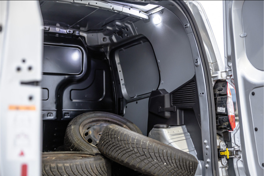 Ford Transit Courier 1.0 100 PK | Benzine | Navigatie | CarPlay | PDC | Stoelverwarming | Cruise control | MF Stuur | Airco | Nieuwe APK | Dealer onderhouden