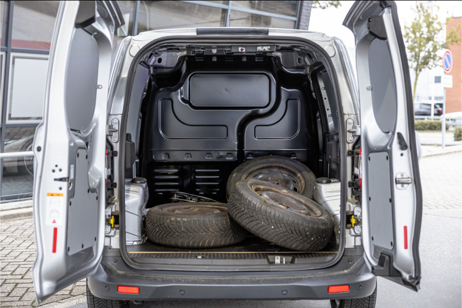 Ford Transit Courier 1.0 100 PK | Benzine | Navigatie | CarPlay | PDC | Stoelverwarming | Cruise control | MF Stuur | Airco | Nieuwe APK | Dealer onderhouden
