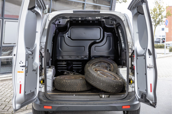 Ford Transit Courier 1.0 100 PK | Benzine | Navigatie | CarPlay | PDC | Stoelverwarming | Cruise control | MF Stuur | Airco | Nieuwe APK | Dealer onderhouden