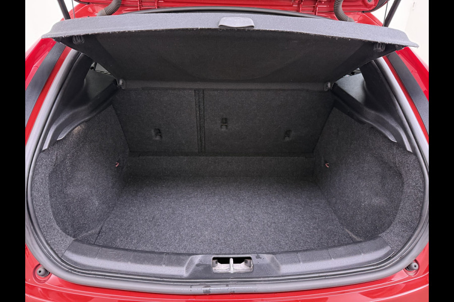 Volvo V40 1.5T 123PK Automaat Trekhaak Navi Bluetooth Pdc Cruise Control Inscription Isofix Lmv Led 1.500KG Trekgewicht