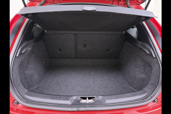 Volvo V40 1.5T 123PK Automaat Trekhaak Navi Bluetooth Pdc Cruise Control Inscription Isofix Lmv Led 1.500KG Trekgewicht