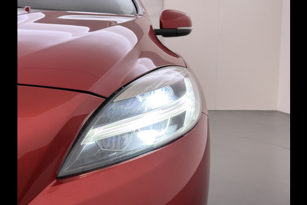 Volvo V40 1.5T 123PK Automaat Trekhaak Navi Bluetooth Pdc Cruise Control Inscription Isofix Lmv Led 1.500KG Trekgewicht