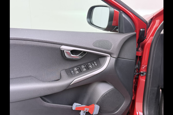 Volvo V40 1.5T 123PK Automaat Trekhaak Navi Bluetooth Pdc Cruise Control Inscription Isofix Lmv Led 1.500KG Trekgewicht