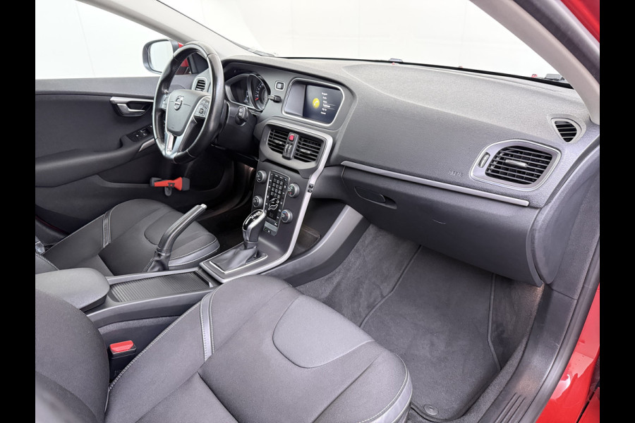 Volvo V40 1.5T 123PK Automaat Trekhaak Navi Bluetooth Pdc Cruise Control Inscription Isofix Lmv Led 1.500KG Trekgewicht