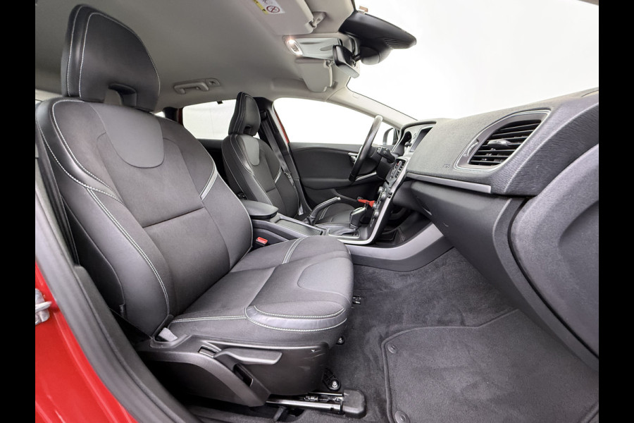 Volvo V40 1.5T 123PK Automaat Trekhaak Navi Bluetooth Pdc Cruise Control Inscription Isofix Lmv Led 1.500KG Trekgewicht