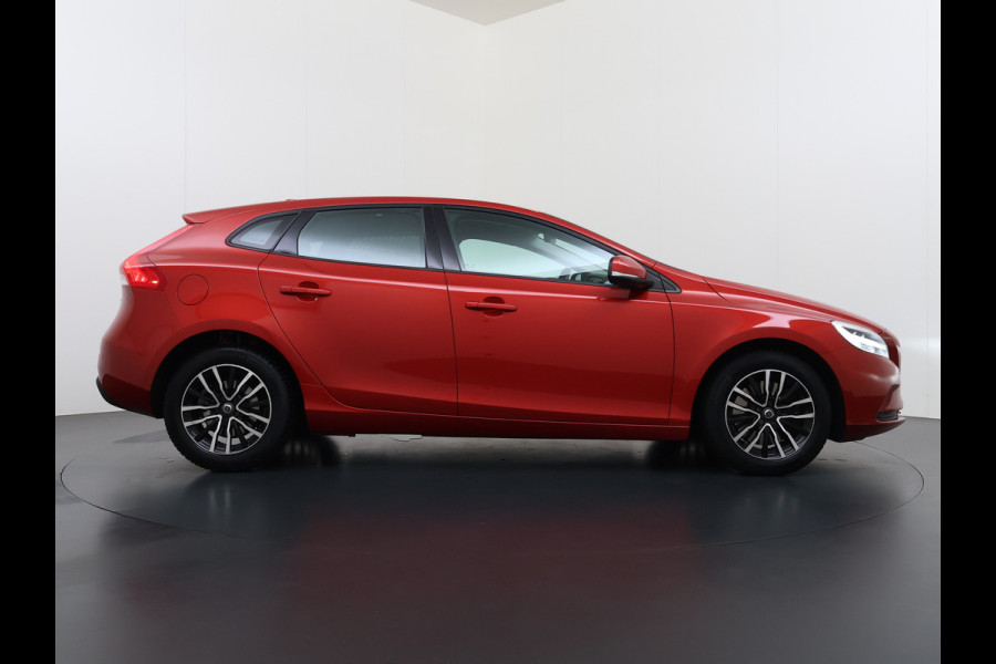 Volvo V40 1.5T 123PK Automaat Trekhaak Navi Bluetooth Pdc Cruise Control Inscription Isofix Lmv Led 1.500KG Trekgewicht