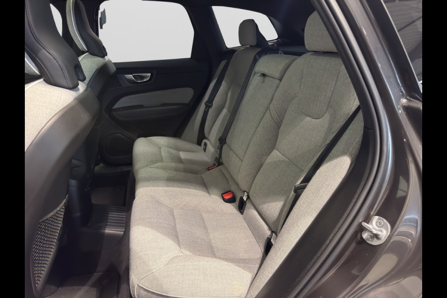 Volvo XC60 T6 Aut. Long Range Ultimate Dark ACC Stoelverwarming Trekhaak 350pk