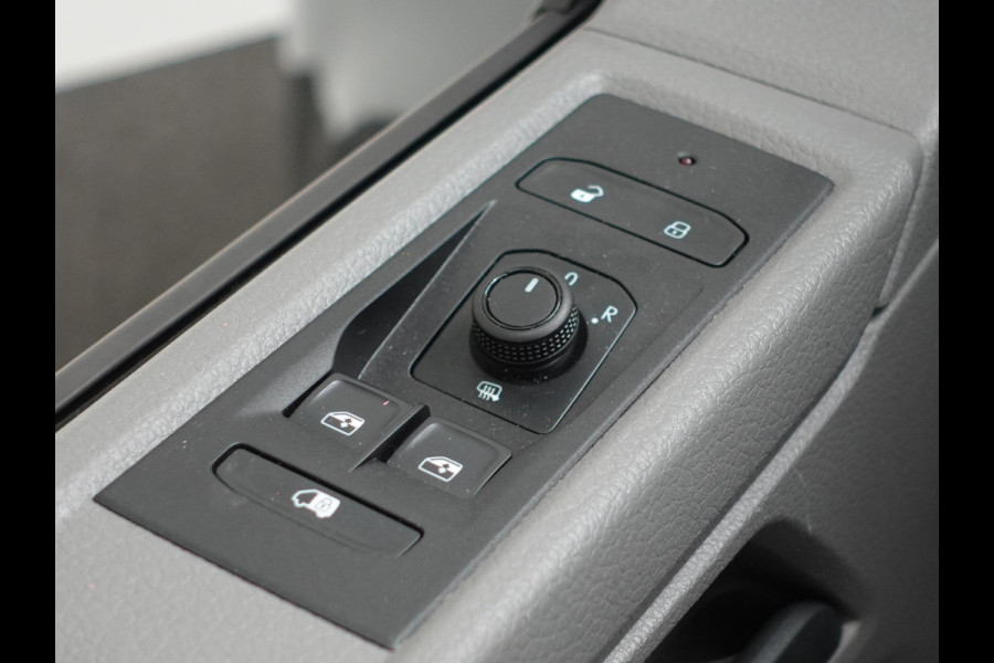 Volkswagen Transporter 2.0 TDI L2H1 Highline Automaat Dubbele Cabine Navigatie Airco Cruise Control LM velgen