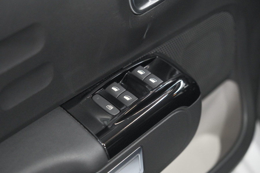 Citroën C3 PureTech 82 Shine | Camera | Parkeersensoren | Navigatie | Apple Carplay