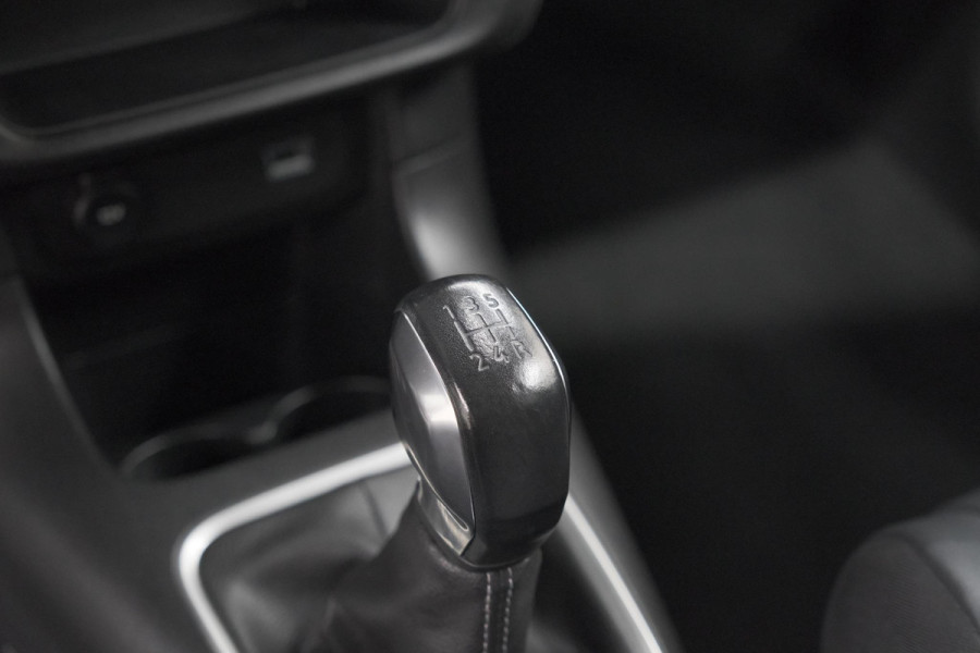 Citroën C3 PureTech 82 Shine | Camera | Parkeersensoren | Navigatie | Apple Carplay