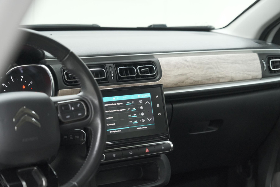Citroën C3 PureTech 82 Shine | Camera | Parkeersensoren | Navigatie | Apple Carplay