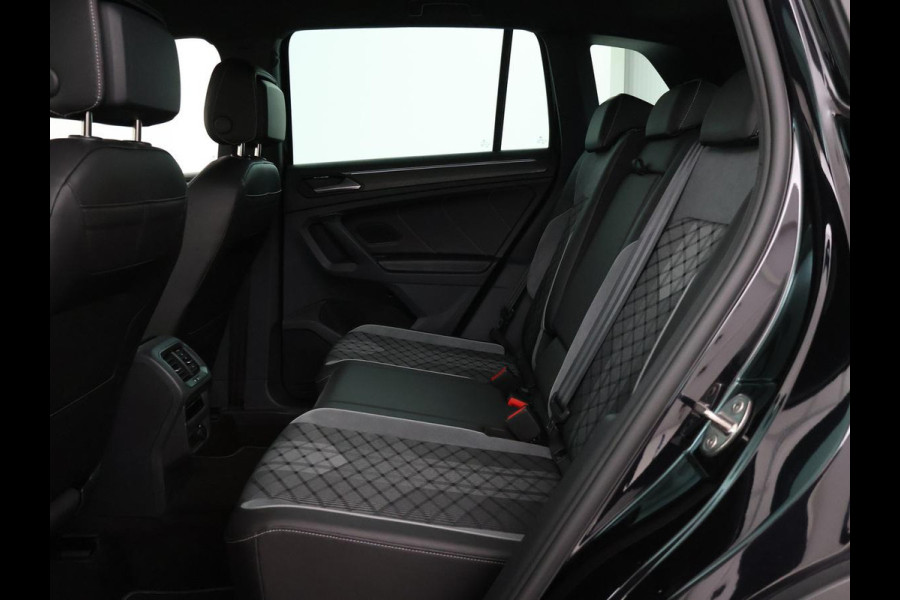 Volkswagen Tiguan 1.4 TSI eHybrid R-Line Business+ | SOH 94,3% | Half leder | Adaptive cruise | Camera | Park assist | Carplay | 3 zone klimaat | Elektrische achterklep