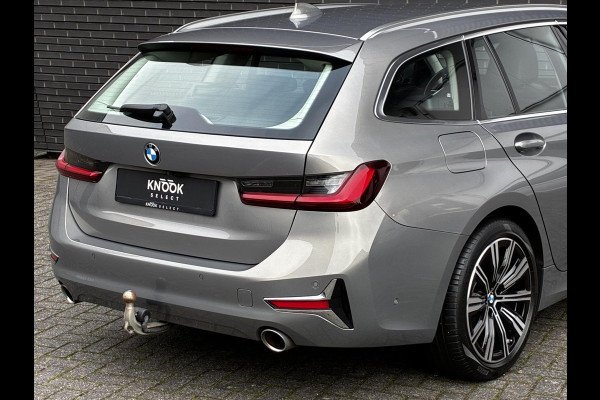 BMW 3 Serie Touring 318i Executive Luxury Line / Trekhaak / Elektrisch Verstelbare Sportstoelen / LED / 18 Inch / Leder / Hifi / Chrome Line / DAB / Parkeersensoren voor+achter