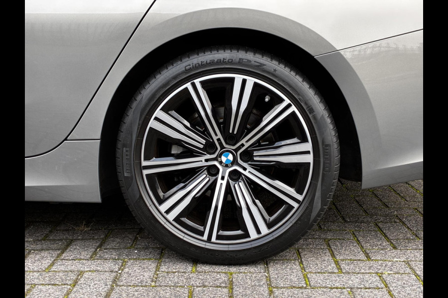 BMW 3 Serie Touring 318i Executive Luxury Line / Trekhaak / Elektrisch Verstelbare Sportstoelen / LED / 18 Inch / Leder / Hifi / Chrome Line / DAB / Parkeersensoren voor+achter