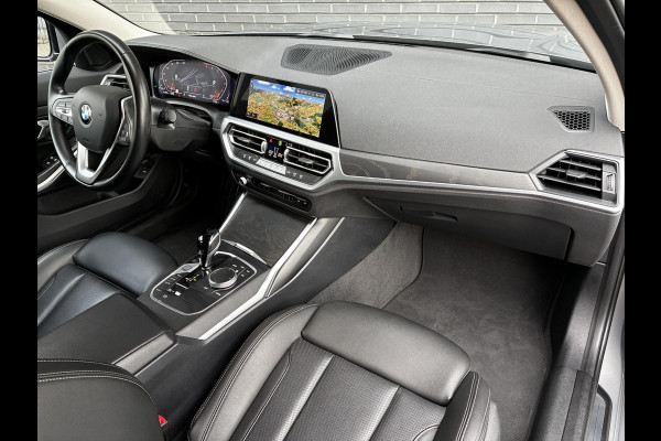 BMW 3 Serie Touring 318i Executive Luxury Line / Trekhaak / Elektrisch Verstelbare Sportstoelen / LED / 18 Inch / Leder / Hifi / Chrome Line / DAB / Parkeersensoren voor+achter