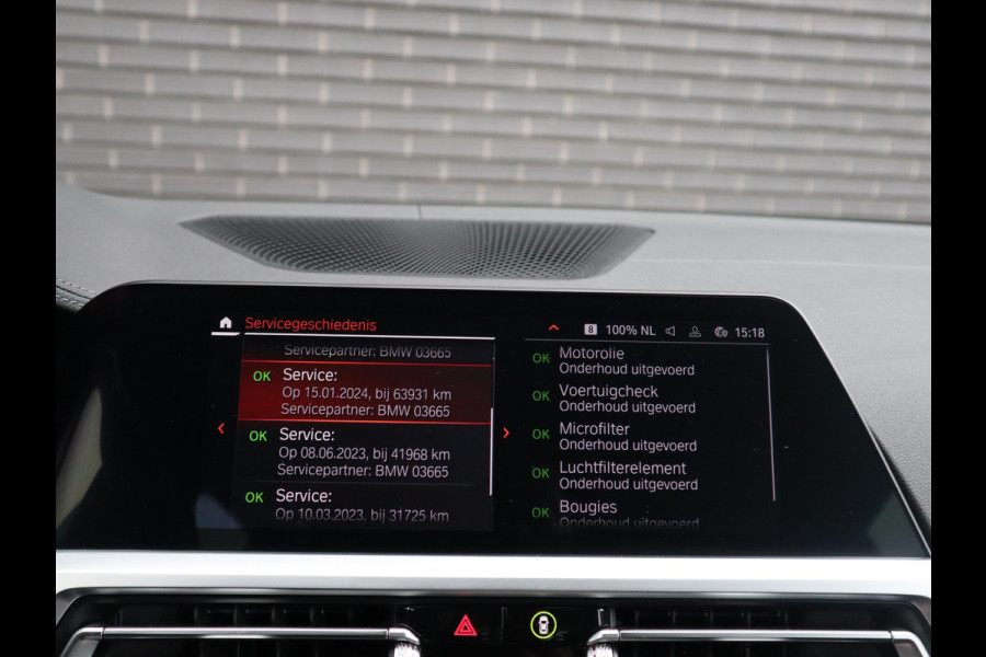 BMW 3 Serie Touring 318i Executive Luxury Line / Trekhaak / Elektrisch Verstelbare Sportstoelen / LED / 18 Inch / Leder / Hifi / Chrome Line / DAB / Parkeersensoren voor+achter