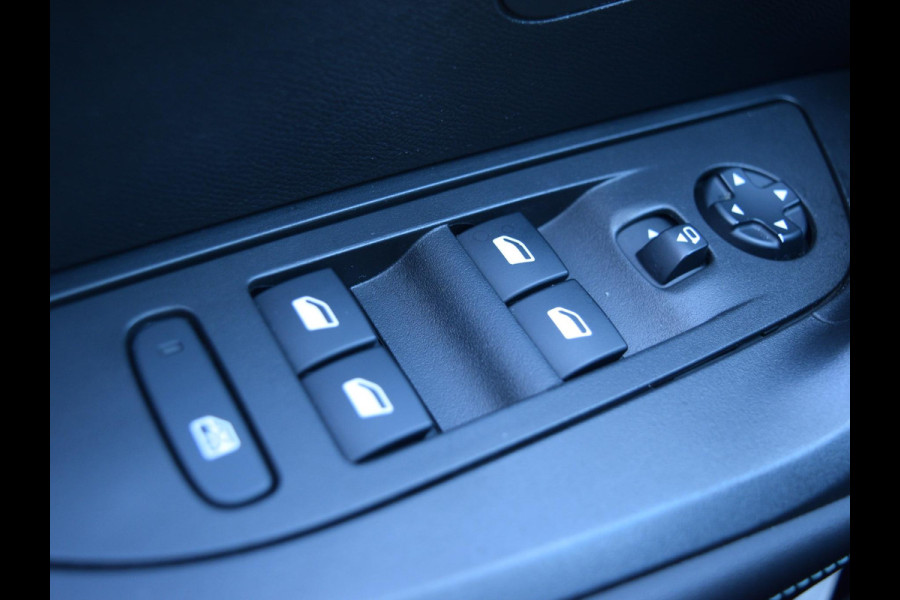 Peugeot 2008 1.2 PureTech Blue Lease Allure | 100 PK | NAVI | TREKHAAK | PARKEERSENSOREN MET CAMERA | CLIMATE CONTROL |
