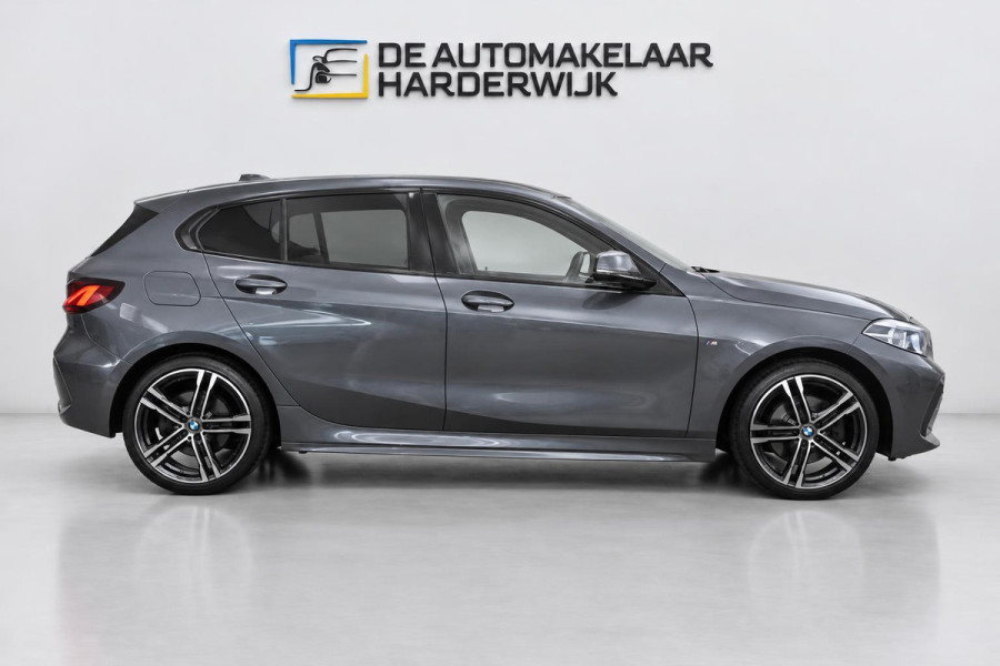 BMW 1-serie 116d Executive | AUTOMAAT | CARPLAY | LED | SFEERVERLICHTING | CRUISE |