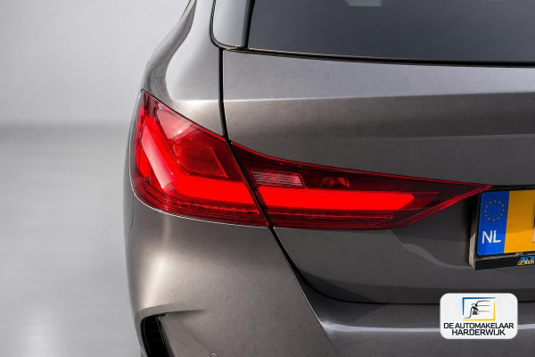 BMW 1-serie 116d Executive | AUTOMAAT | CARPLAY | LED | SFEERVERLICHTING | CRUISE |