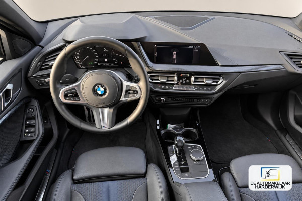 BMW 1-serie 116d Executive | AUTOMAAT | CARPLAY | LED | SFEERVERLICHTING | CRUISE |