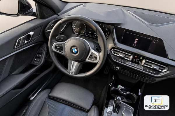 BMW 1-serie 116d Executive | AUTOMAAT | CARPLAY | LED | SFEERVERLICHTING | CRUISE |
