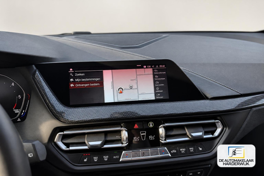 BMW 1-serie 116d Executive | AUTOMAAT | CARPLAY | LED | SFEERVERLICHTING | CRUISE |
